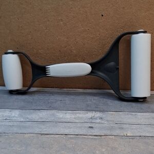 Pampered Chef Baker's Roller